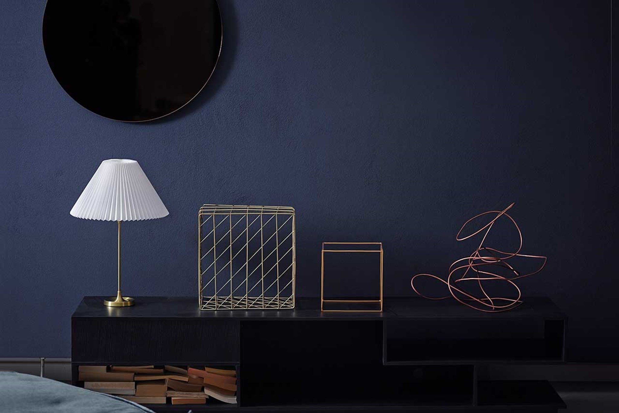 Le Klint 307 stolní lampa mosaz papírové stínidlo