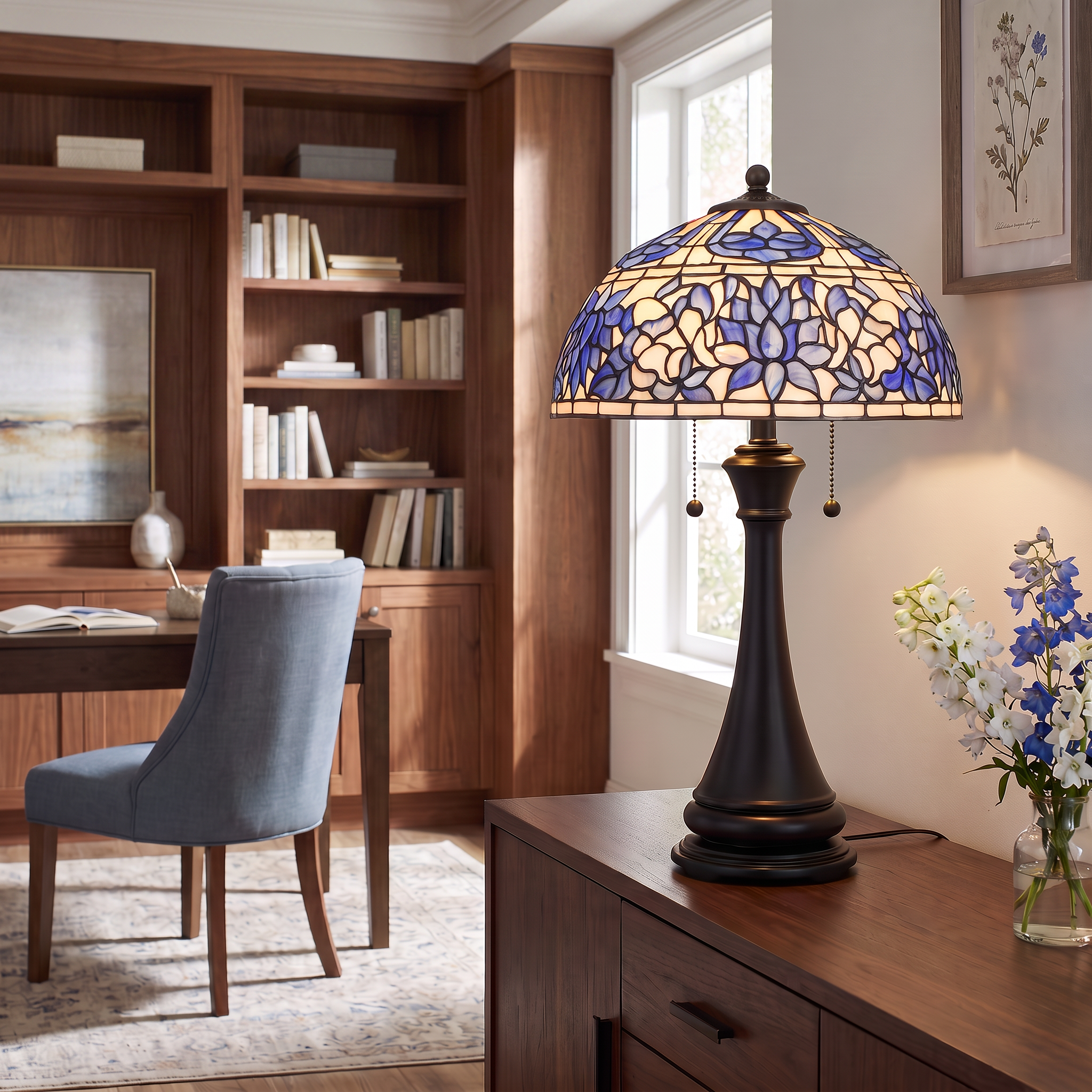 Quoizel Wisteria Bloom stolní lampa vitráž modrá