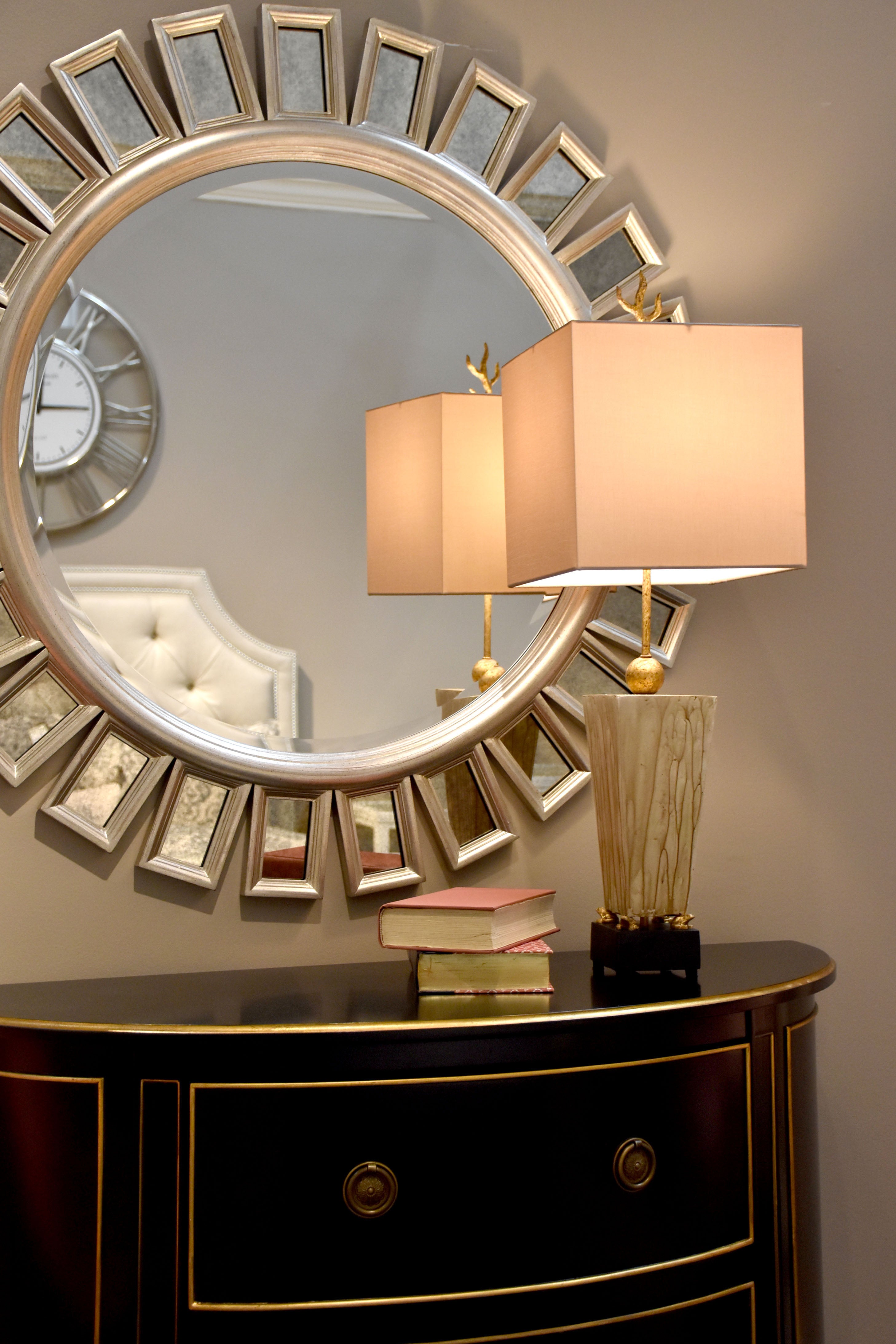 Gilded Nola Grenouille stolní lampa se žábami