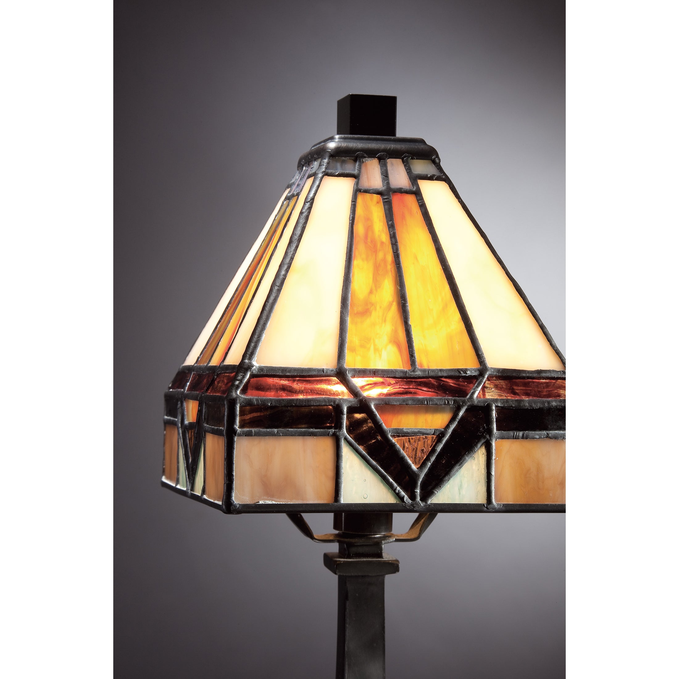 Quoizel Holmes stolní lampa tiffany vintage bronz