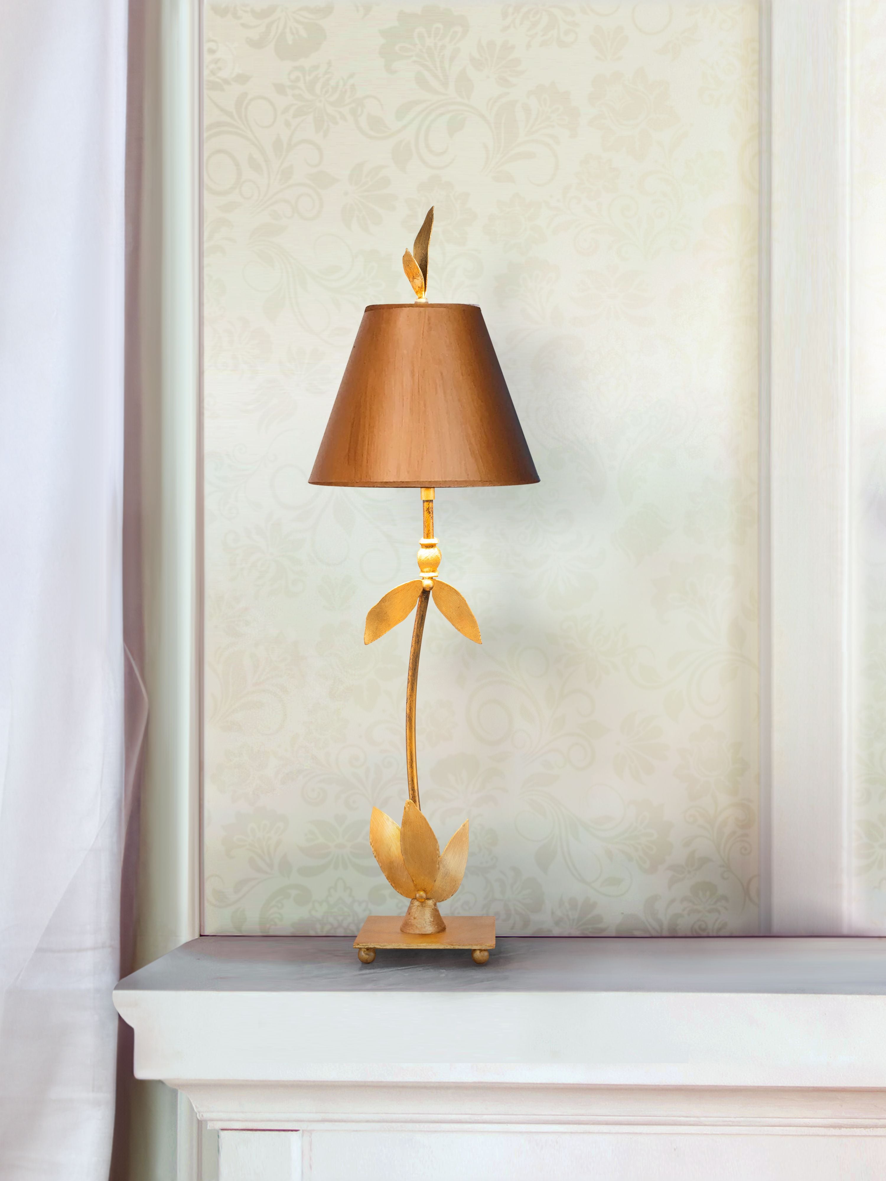 Gilded Nola Red Bell stolní lampa zlatá s pergamenem