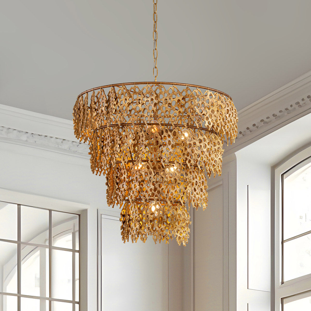 Gilded Nola Coral Luxe 4 Tier závěsný lustr zlatý