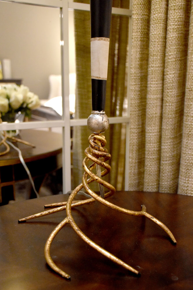 Gilded Nola Flambeau stolní lampa designová