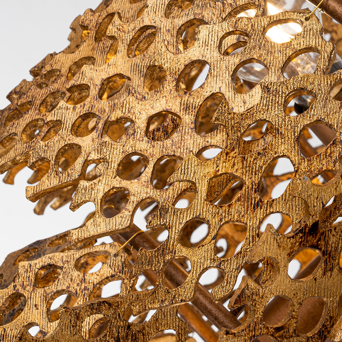 Gilded Nola Coral lustr zlatý 3 patra korál