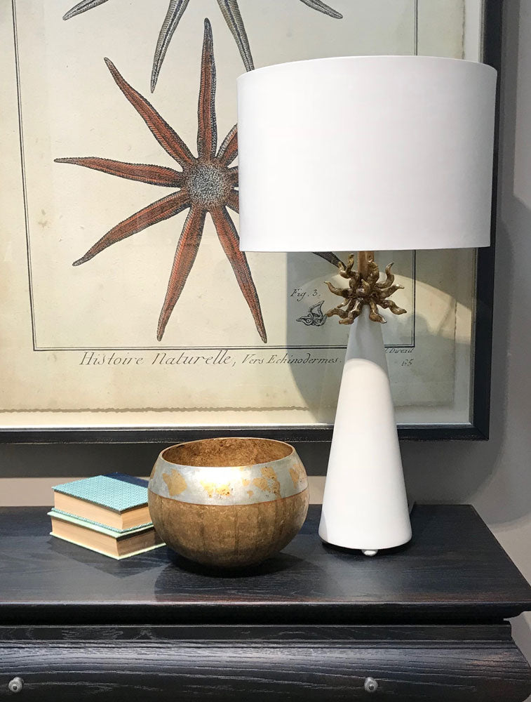 Gilded Nola Neo White stolní lampa zlatá patka 15"