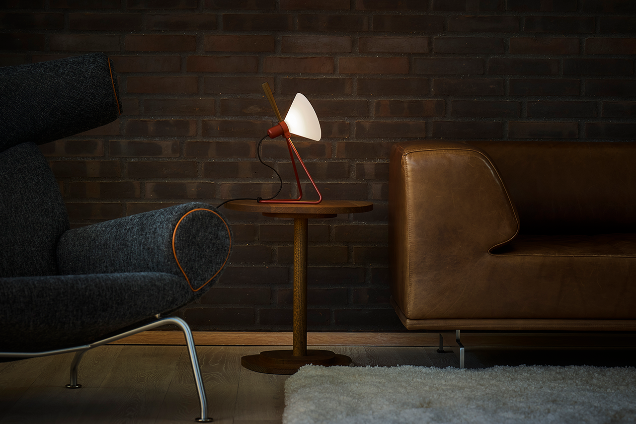 Le Klint Spot 356 lampa s dubovou rukojetí