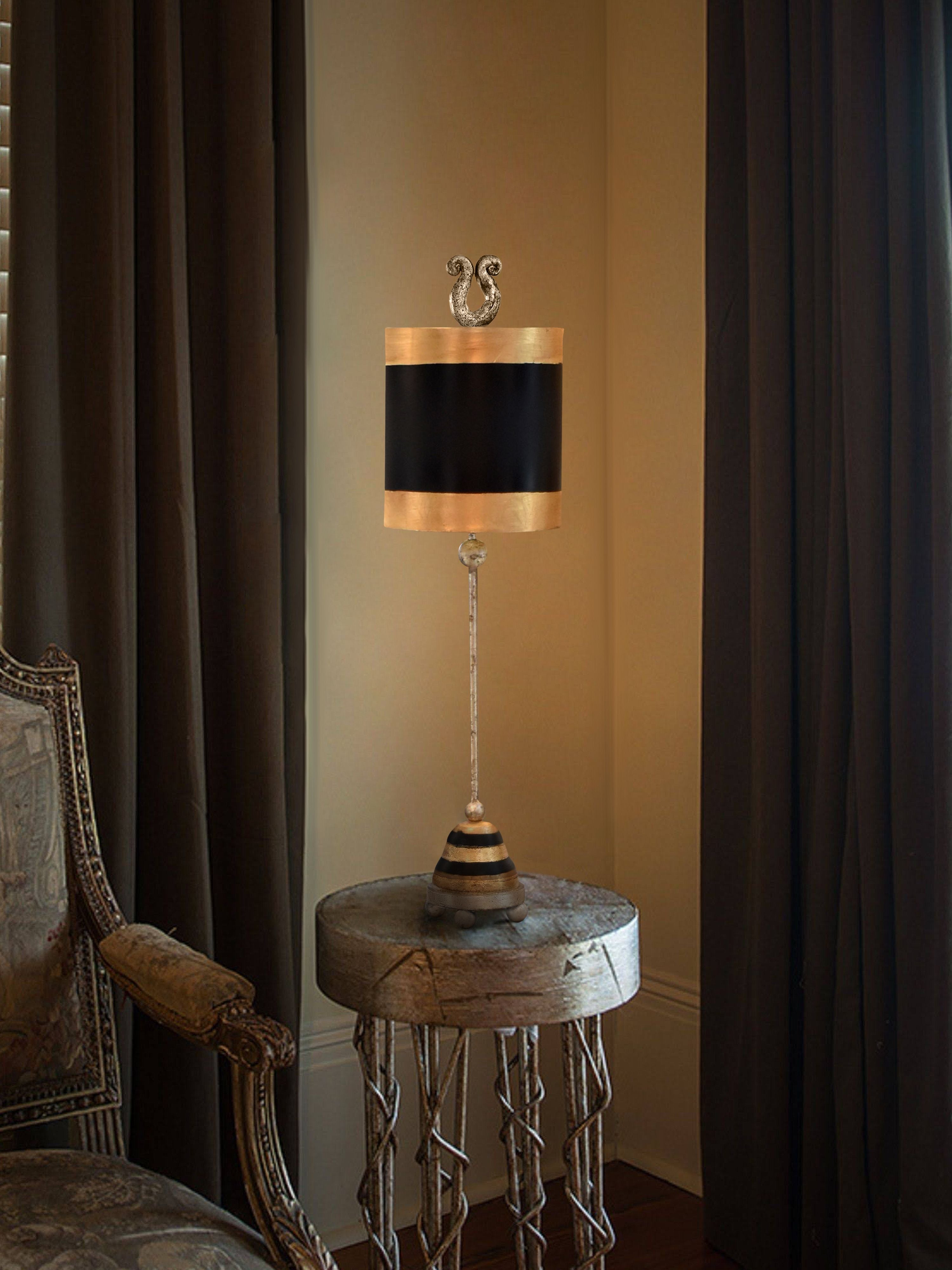 Gilded Nola Phoenician stolní lampa pruhovaná