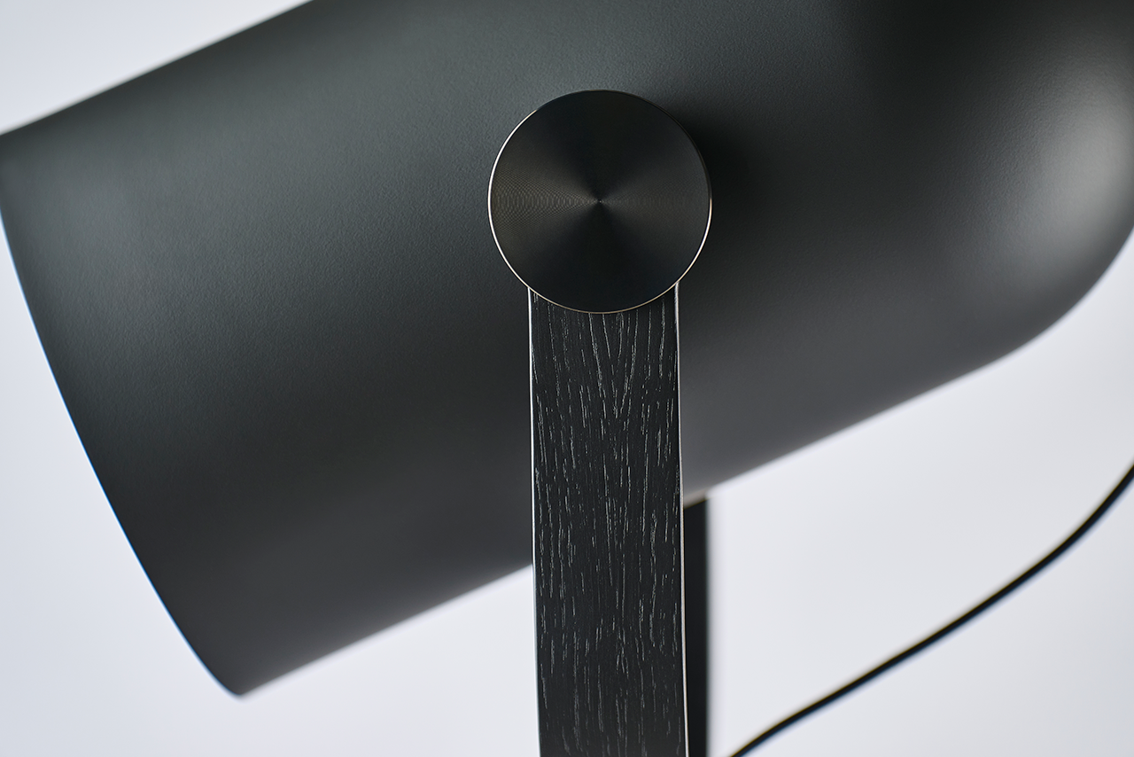 Le Klint Carronade 362 II stojací lampa černý dub