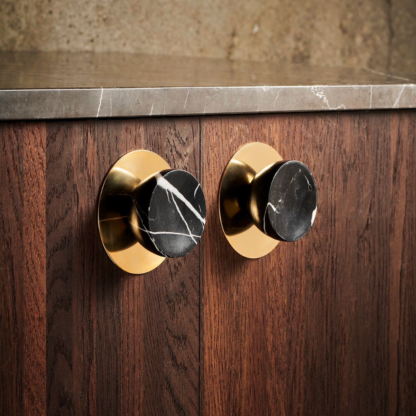 DESIGN BY US Get A Grip #1 nábytková úchytka 2 kusy elegantní