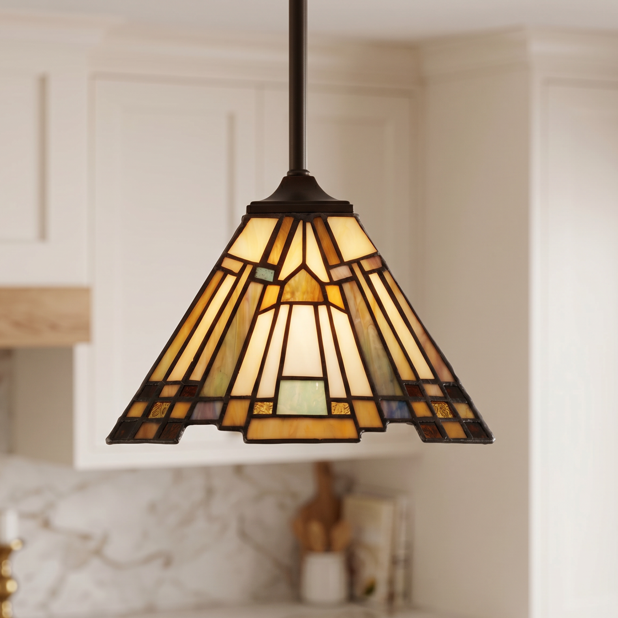 Quoizel Inglenook závěsná lampa vitráž bronz