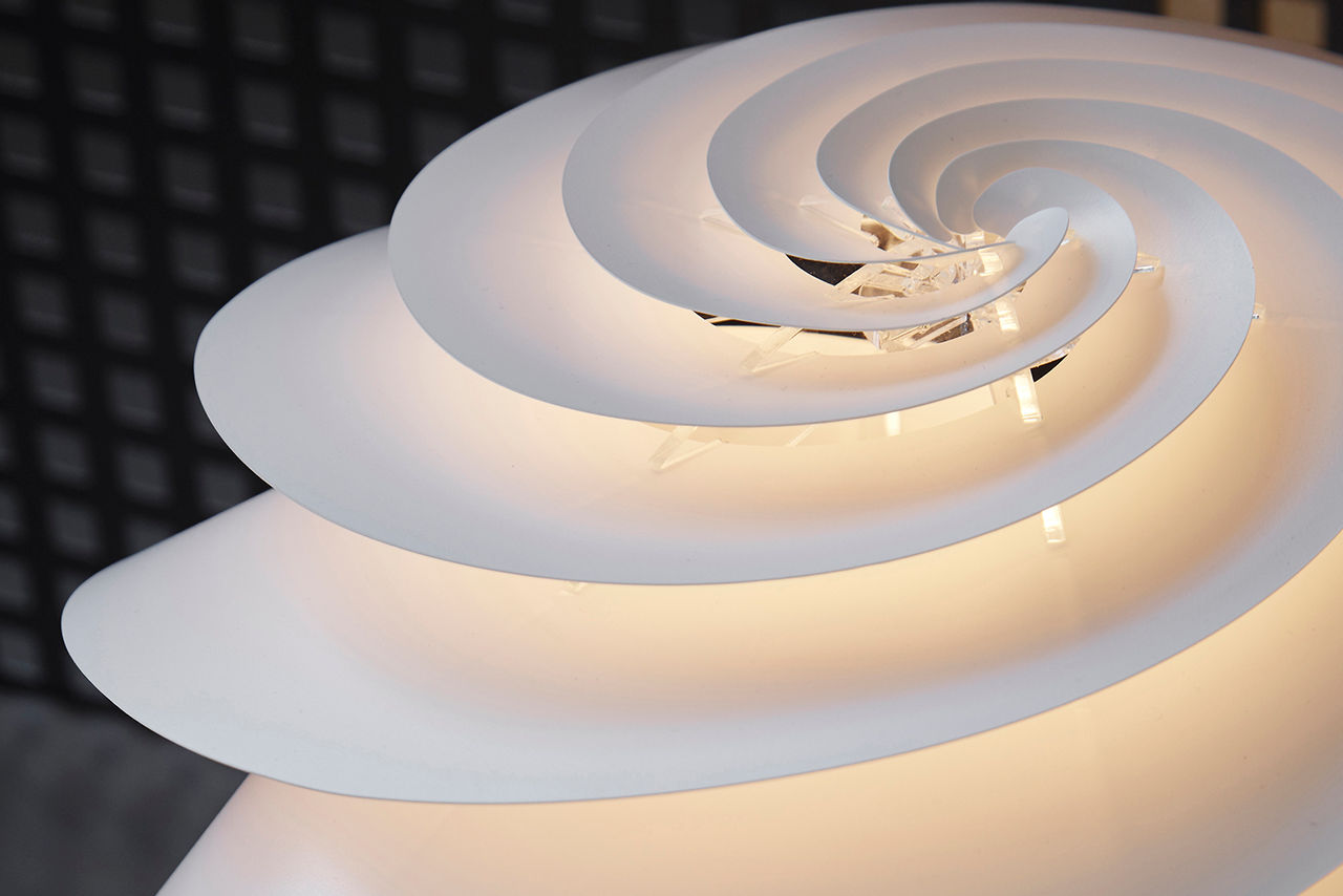 Le Klint Swirl 331T stolní lampa černá
