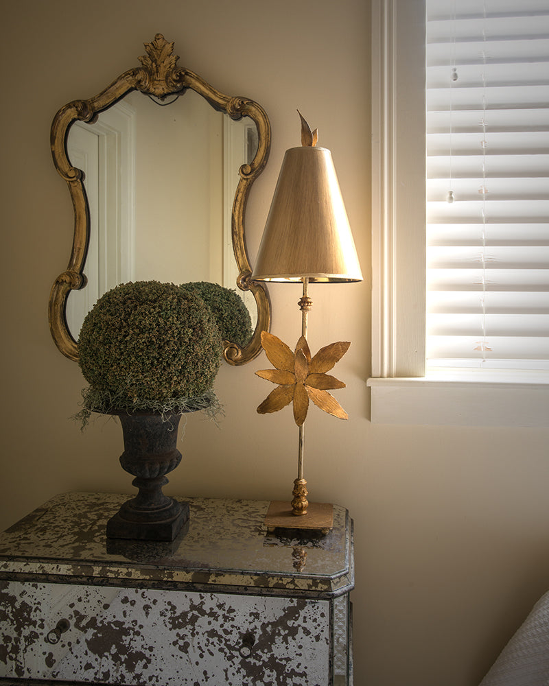 Gilded Nola Azalea stolní lampa zlatá