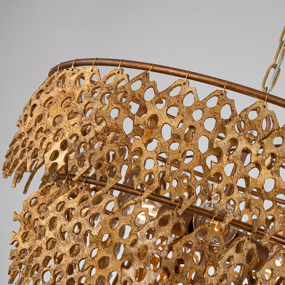Gilded Nola Coral Luxe 4 Tier závěsný lustr zlatý
