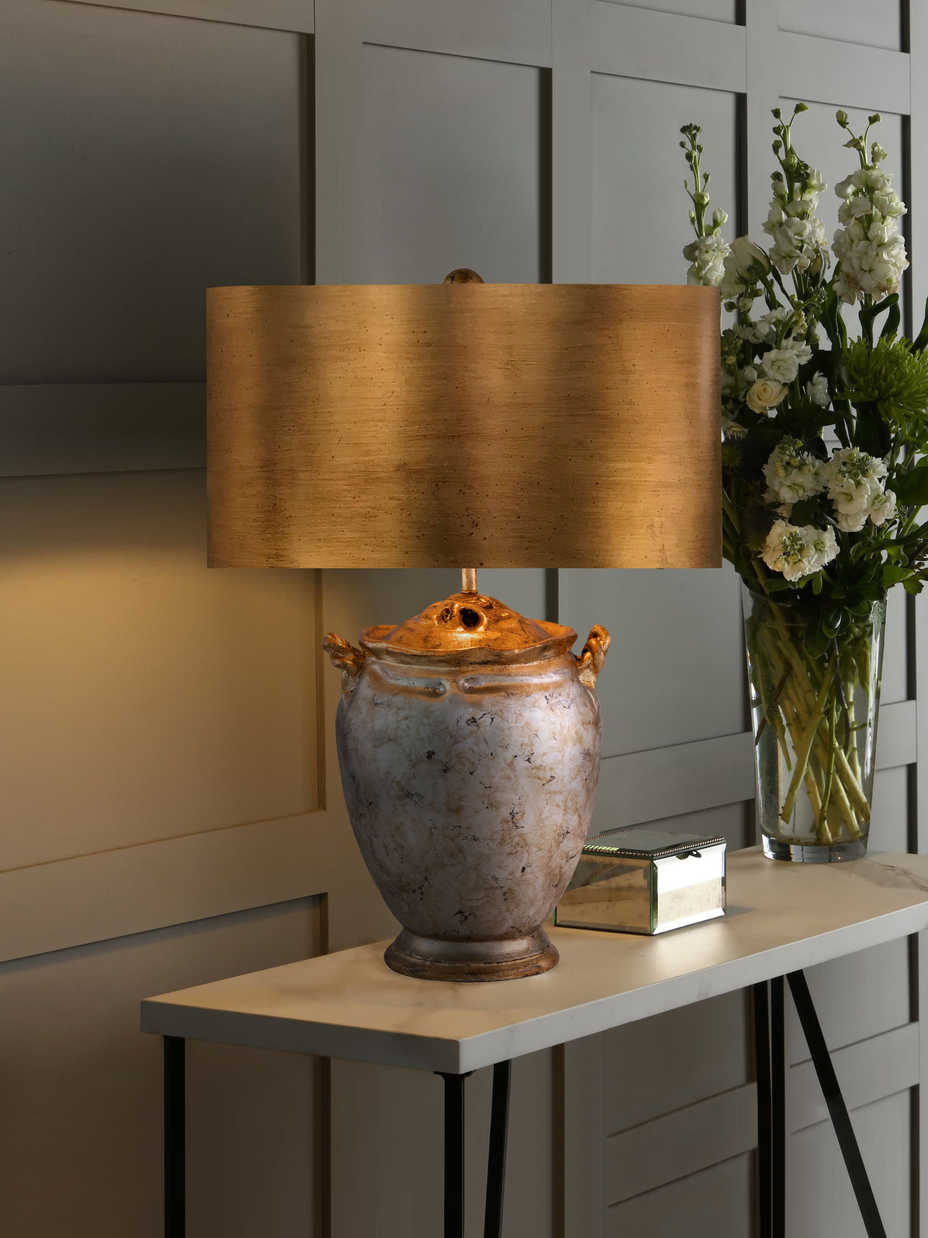 Gilded Nola Jackson stolní lampa zlatá se stříbrnou
