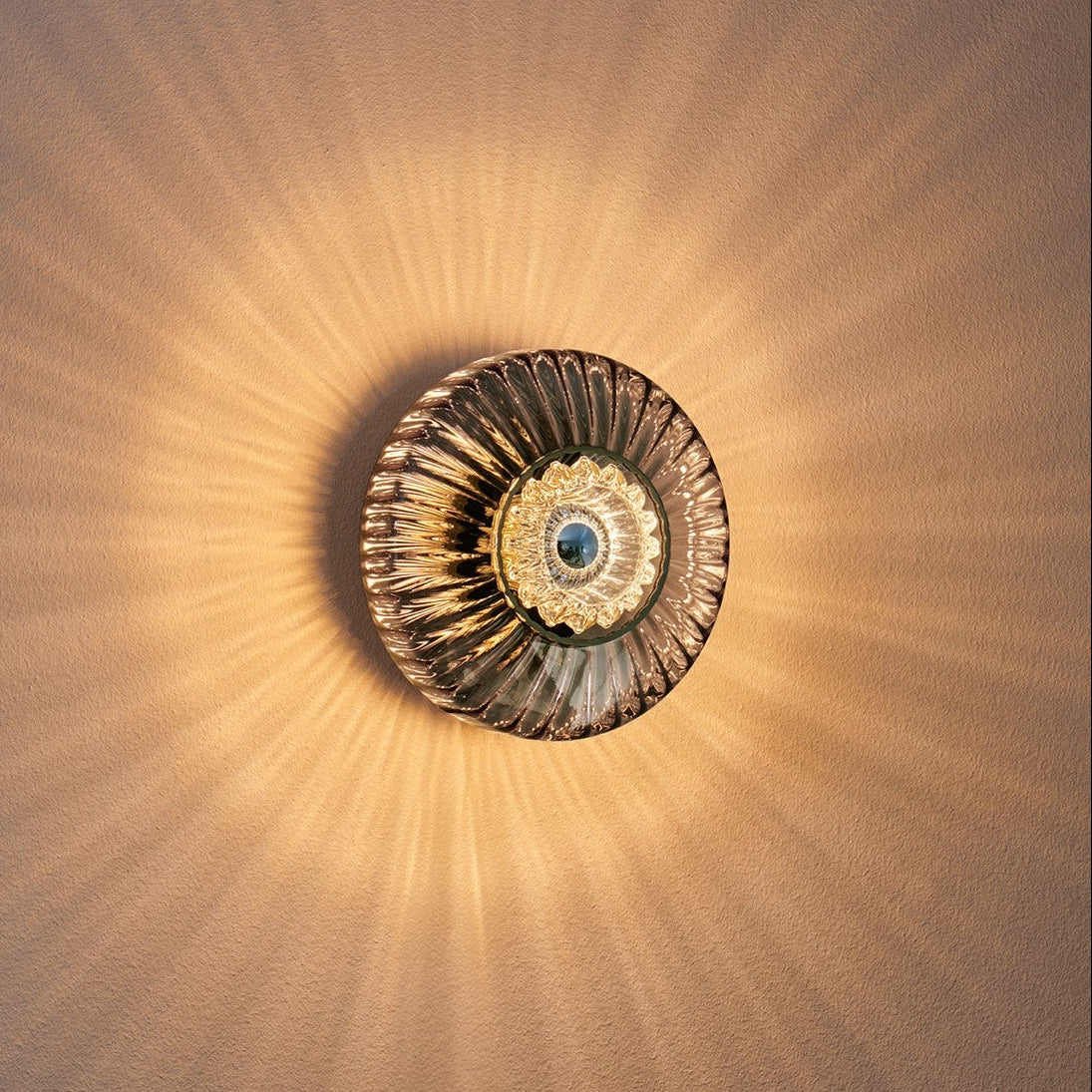 Design by Us New Wave Optic nastenna lampa vlna sklo