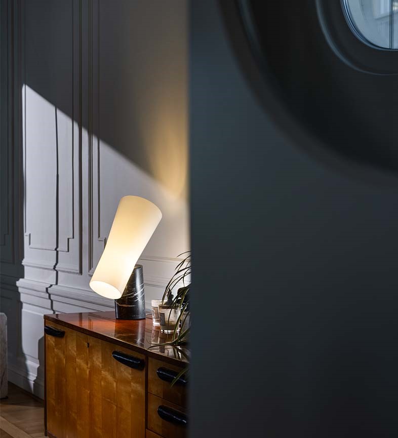 Foscarini Nile stolní lampa skleněná s mramorem