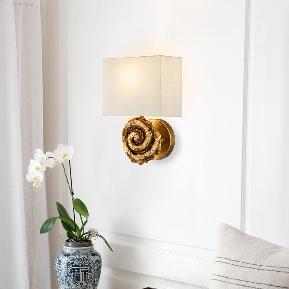 Gilded Nola Swirl nástěnné svítidlo zlaté