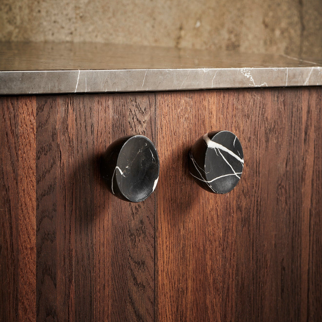 DESIGN BY US Get A Grip #1 nábytková úchytka 2 kusy elegantní