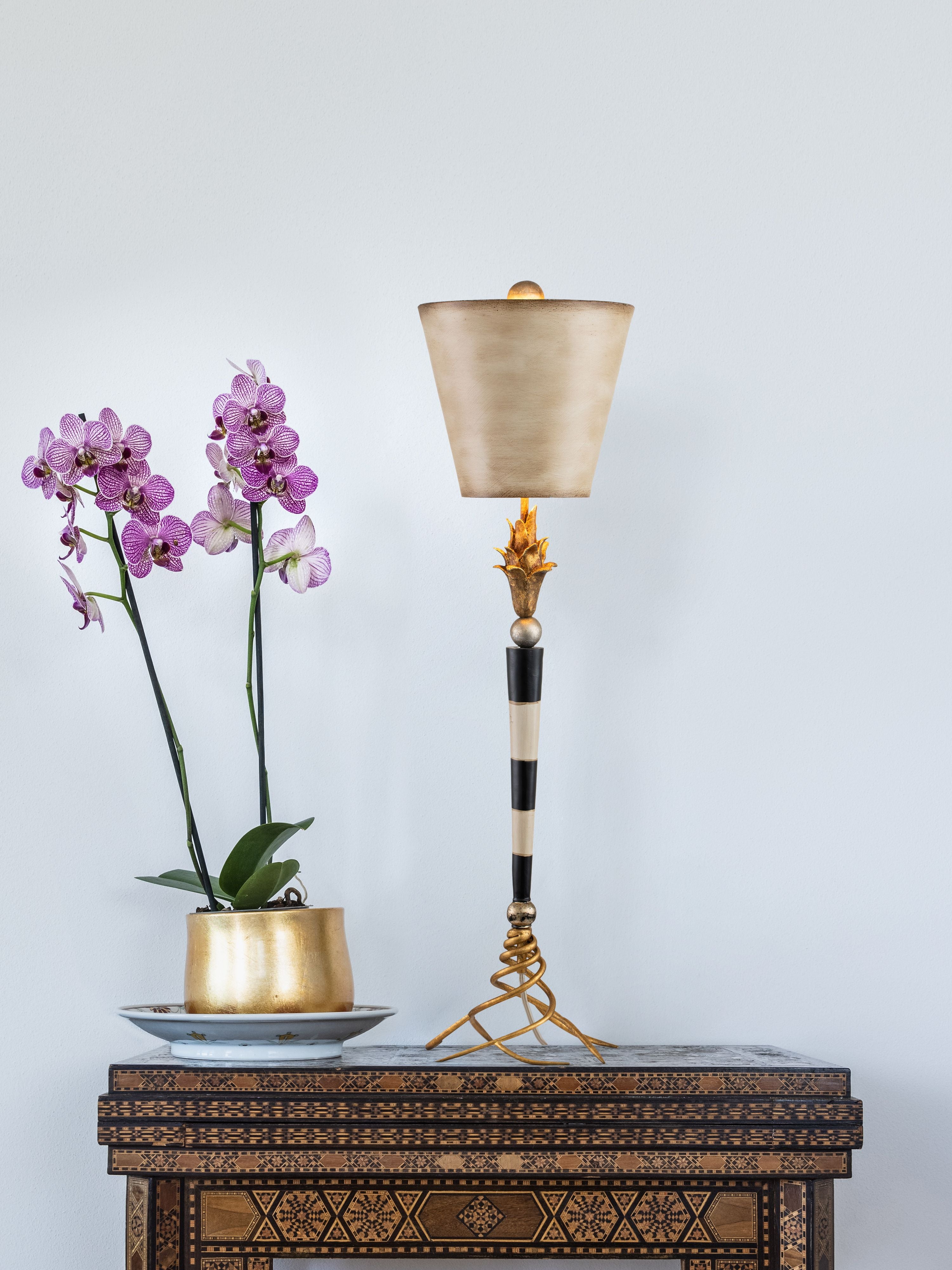 Gilded Nola Flambeau stolní lampa designová