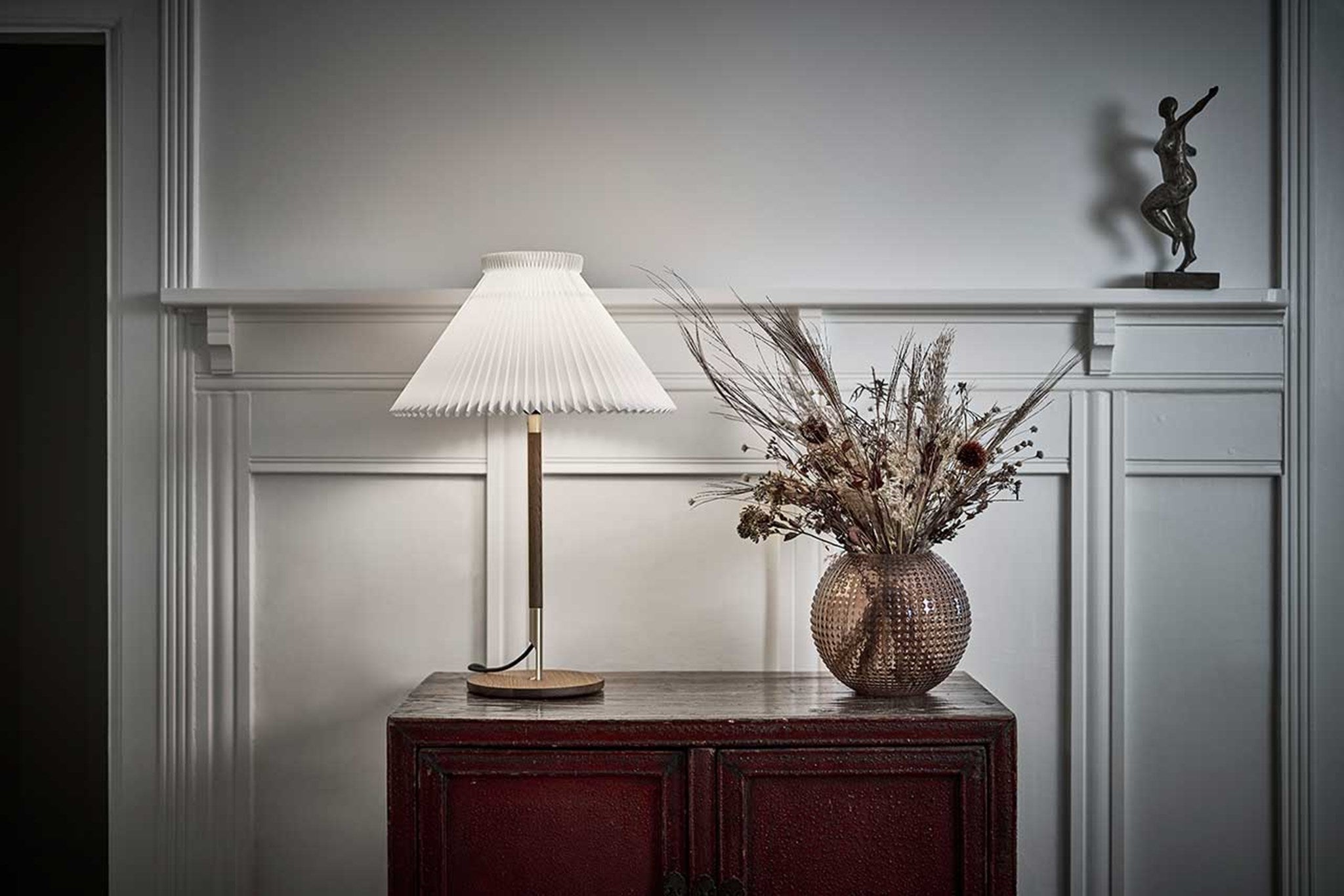 LE KLINT 328 LK 80 stolní lampa kouřový dub