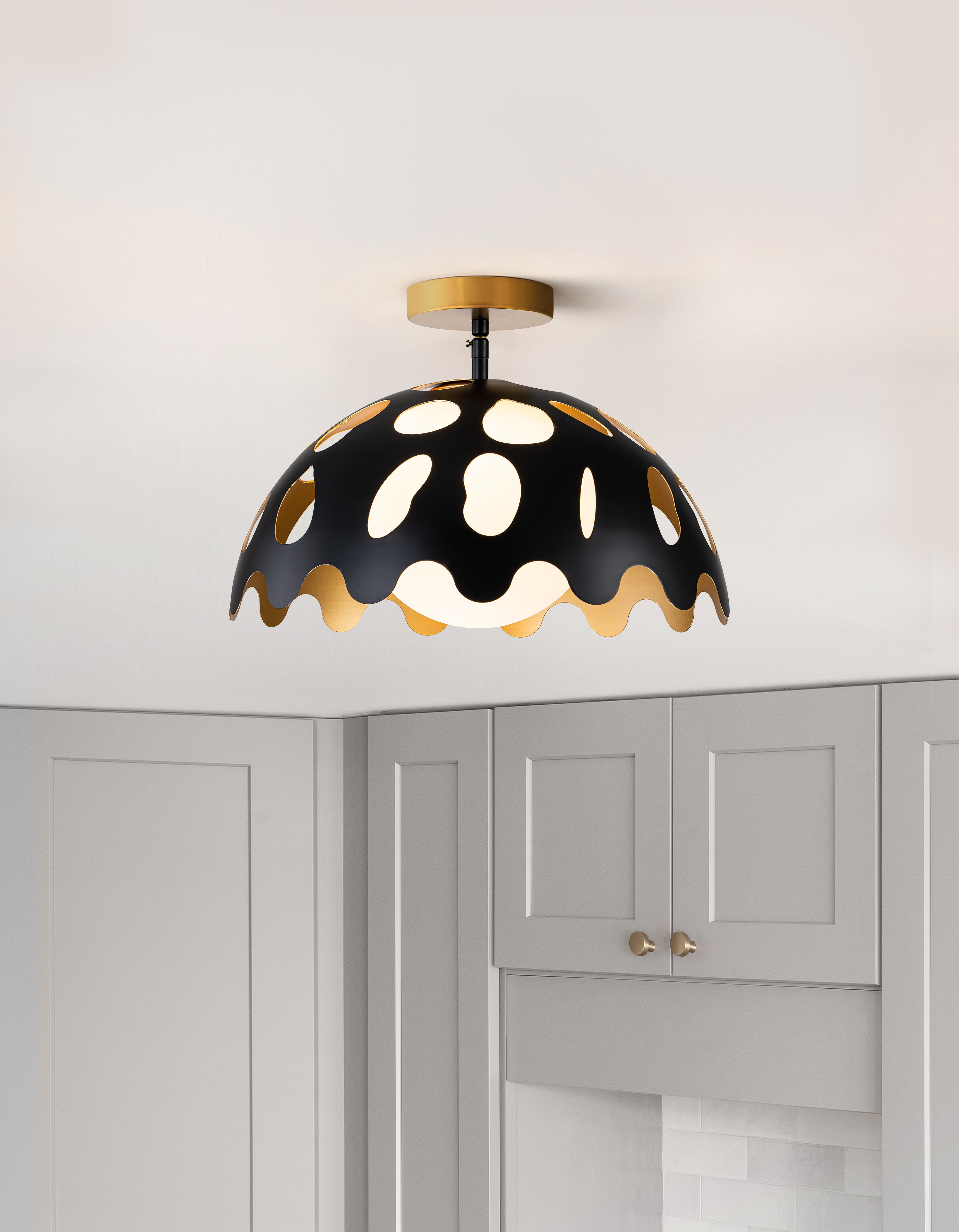 Gilded Nola Pebbles 15 závěsné světlo černá 38 cm