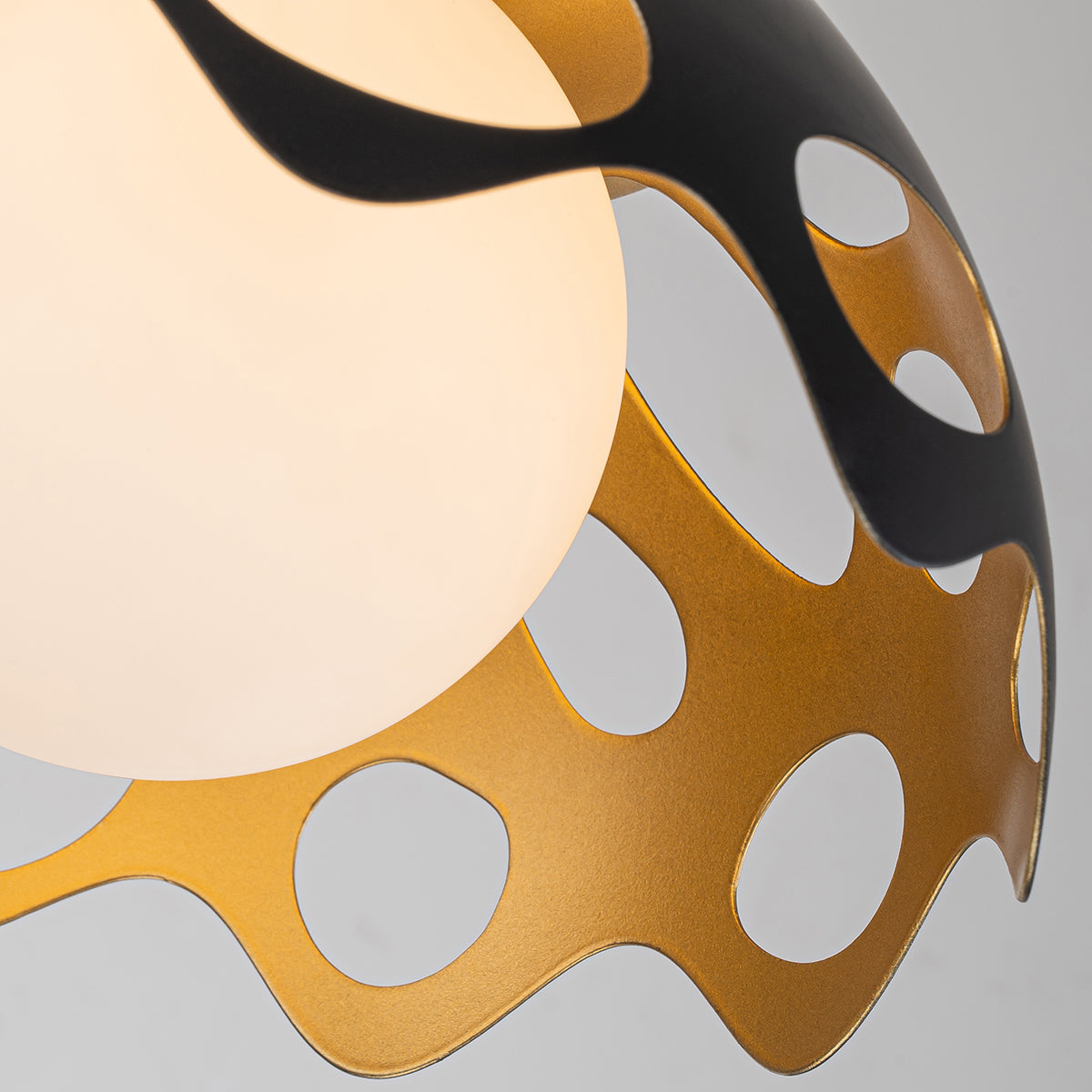 Gilded Nola Pebbles 10 závěsné světlo černá zlatá