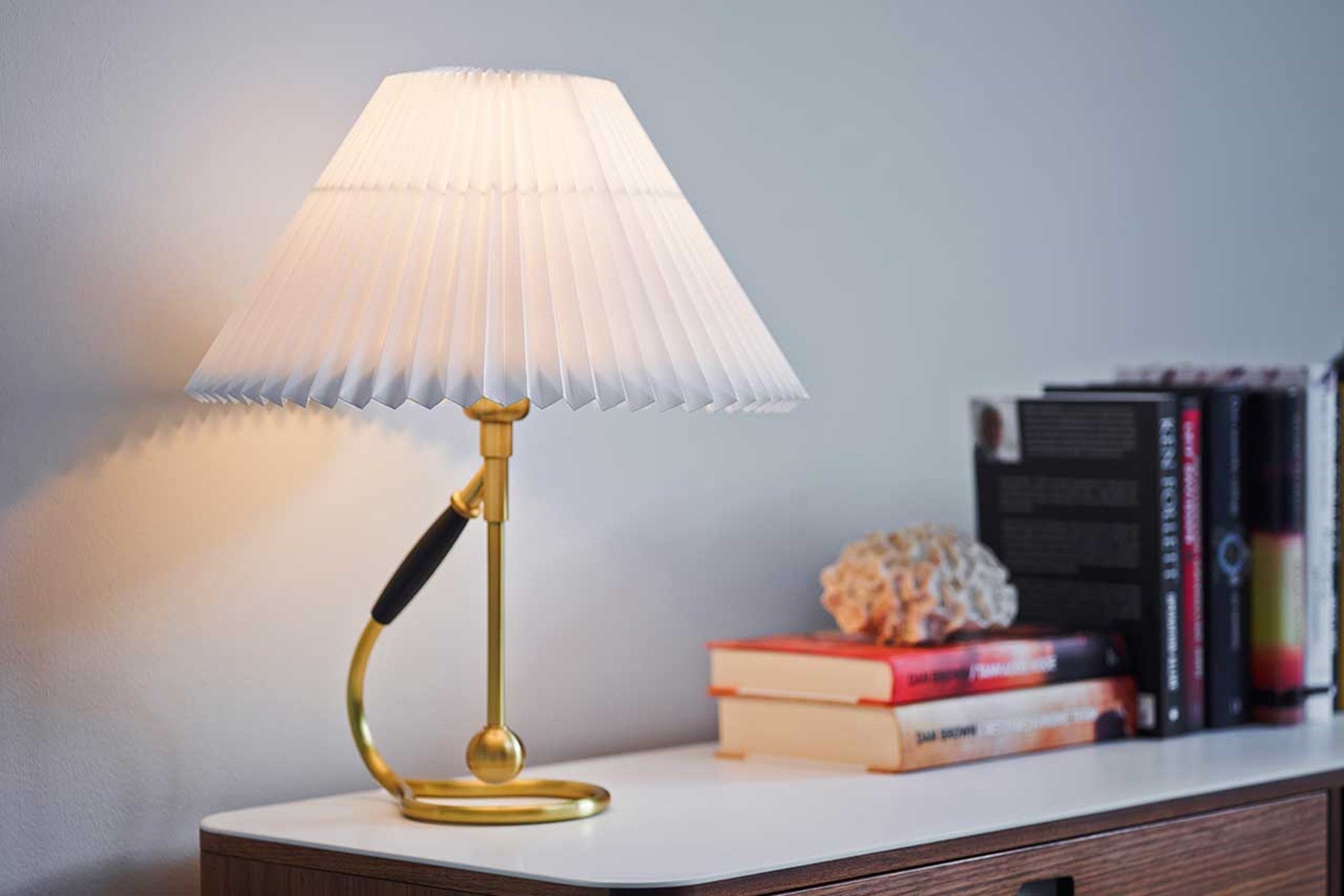 Le Klint 306 Kip stolní a nástěnná lampa mosazná