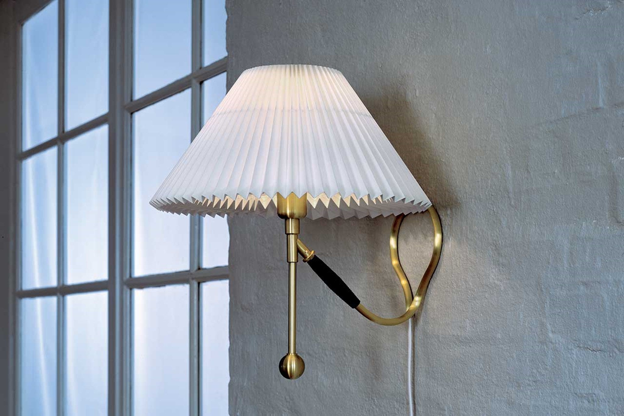 Le Klint 306 Kip stolní a nástěnná lampa mosazná
