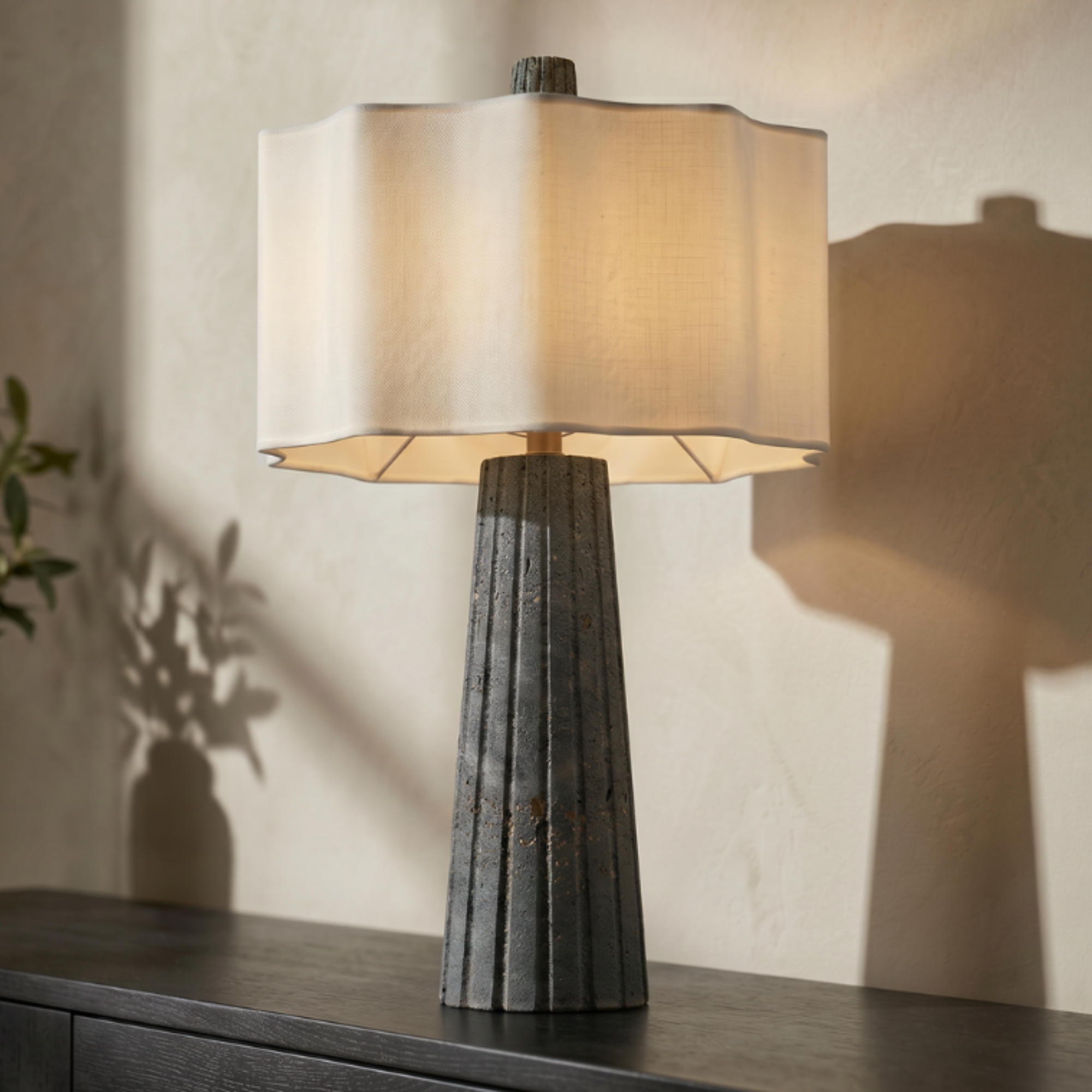 Quoizel Gio stolní lampa travertin černá