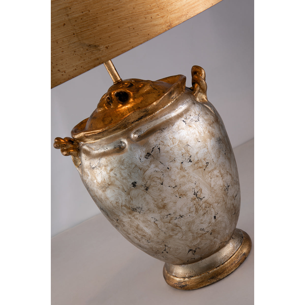 Gilded Nola Jackson stolní lampa zlatá se stříbrnou