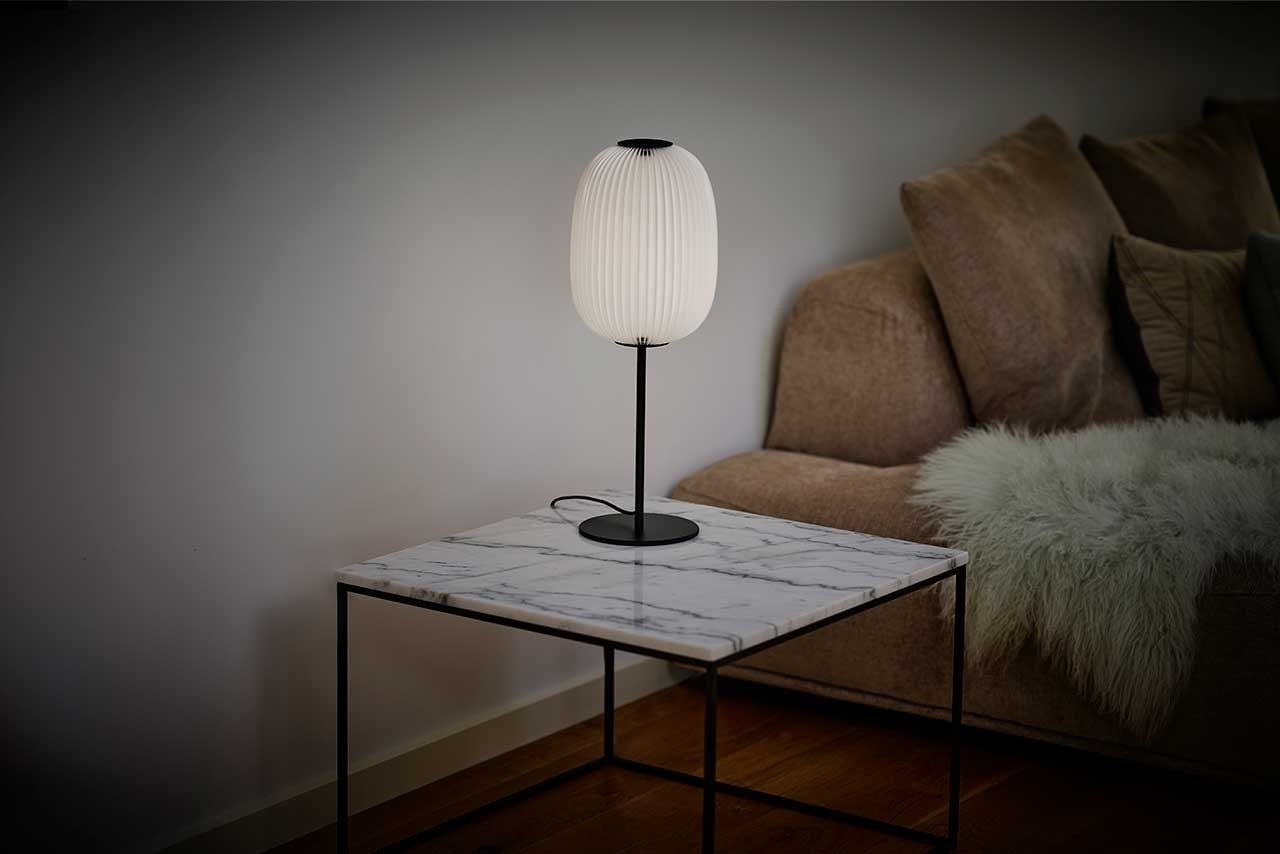 Le Klint 335 Lamella stolní lampa černá