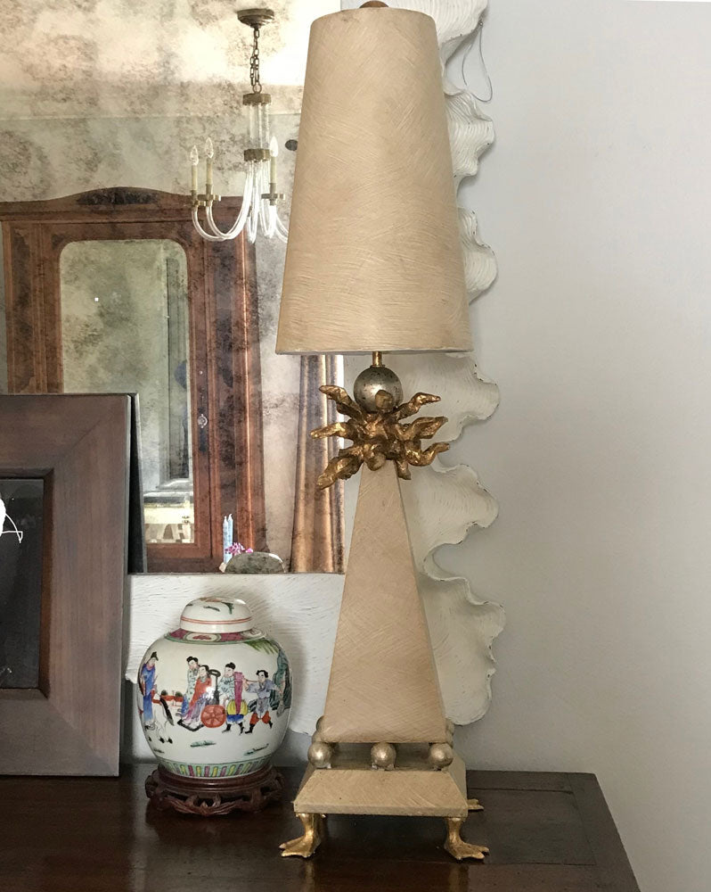 Gilded Nola Leda stolní lampa krémová 81 cm