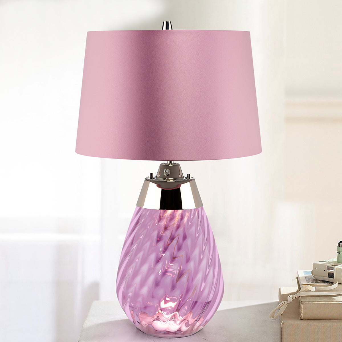 Gilded Nola Lena Small stolní lampa švestková se stínítky