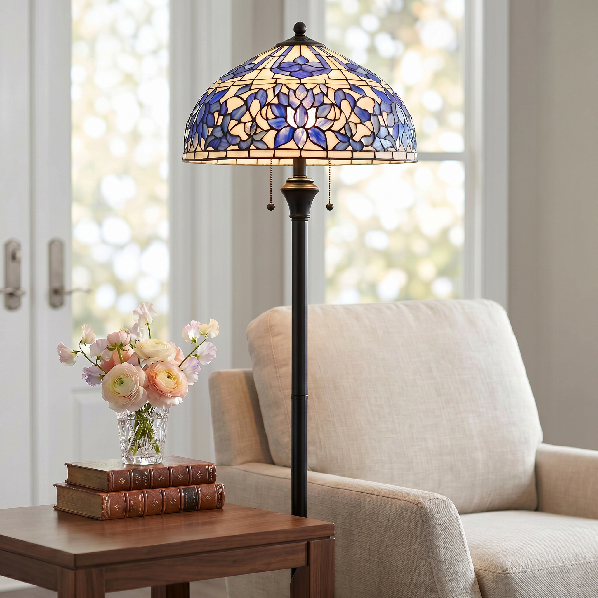 Quoizel Wisteria Bloom stojací lampa matná černá vitráž