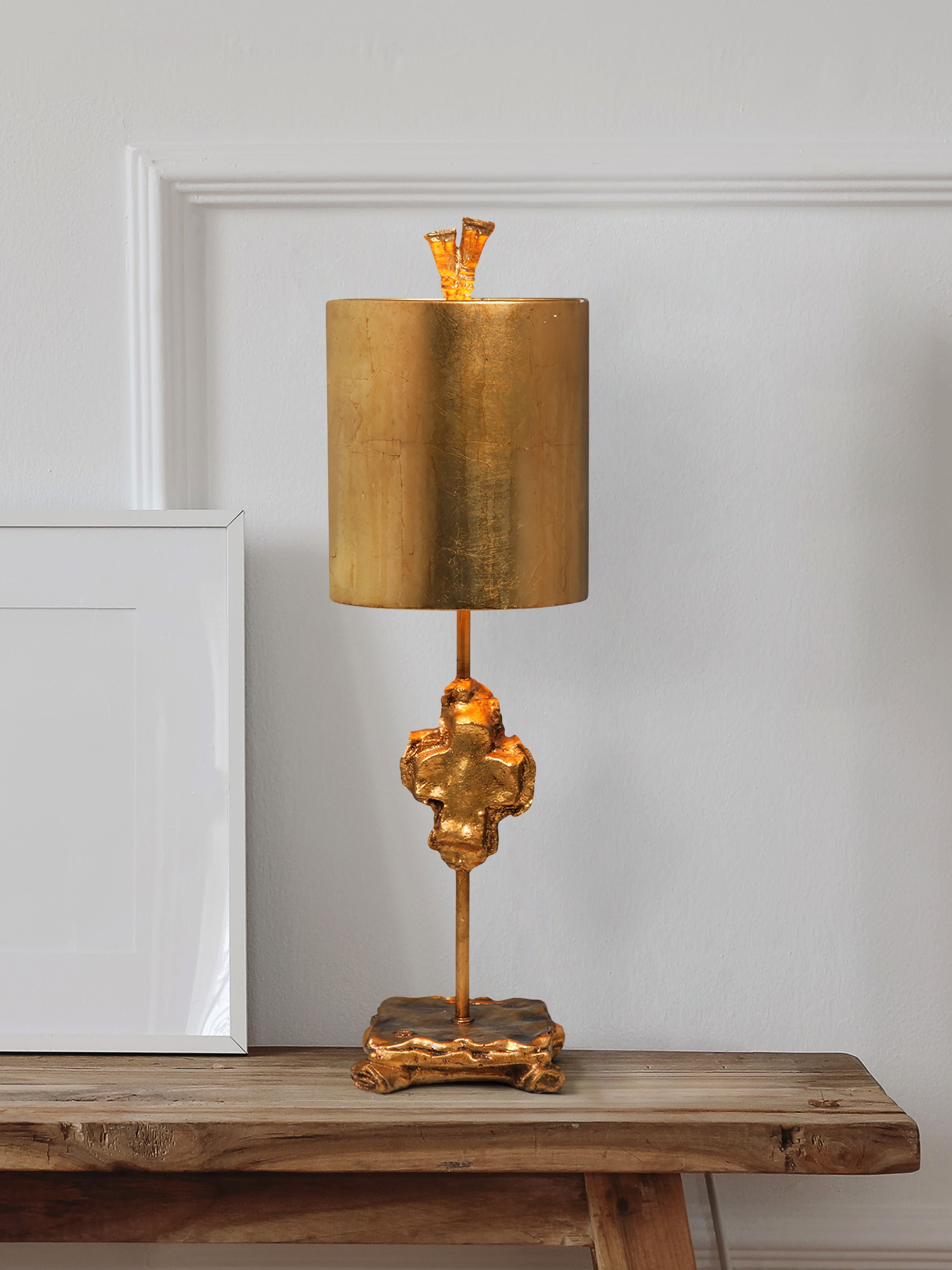 Gilded Nola Cross stolní lampa zlatá 58 cm