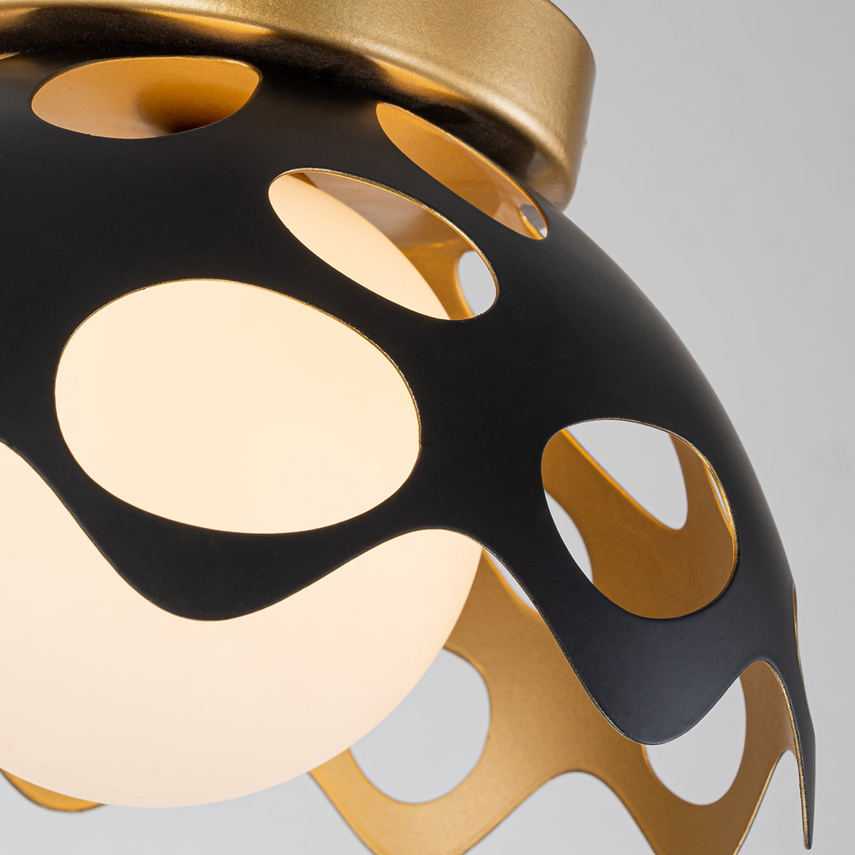 Gilded Nola Pebbles 10 závěsné světlo černá zlatá