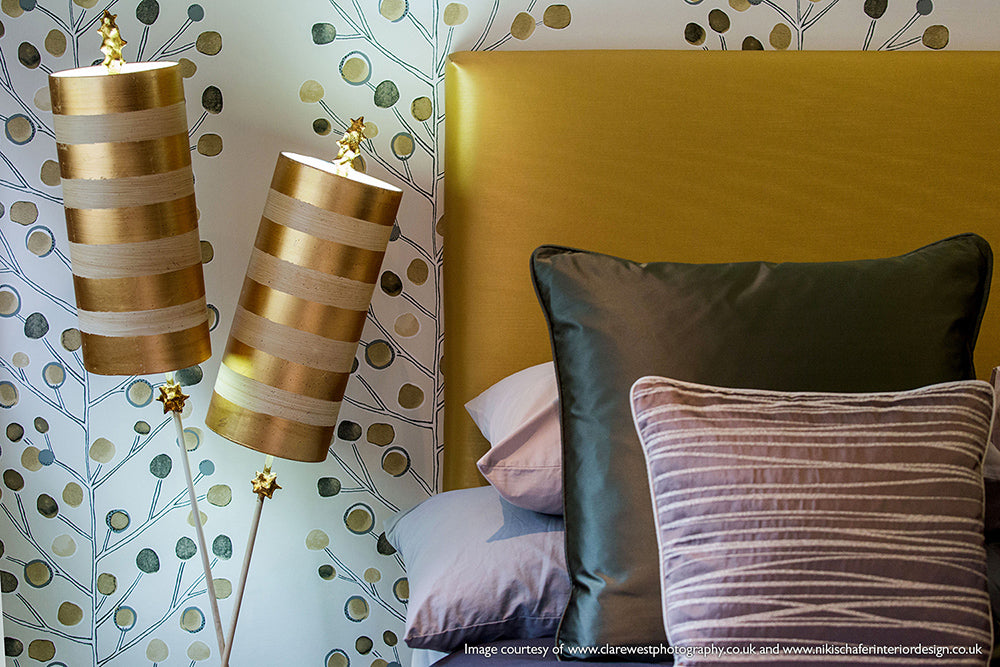 Gilded Nola Nettle Luxe stolní lampa zlatá