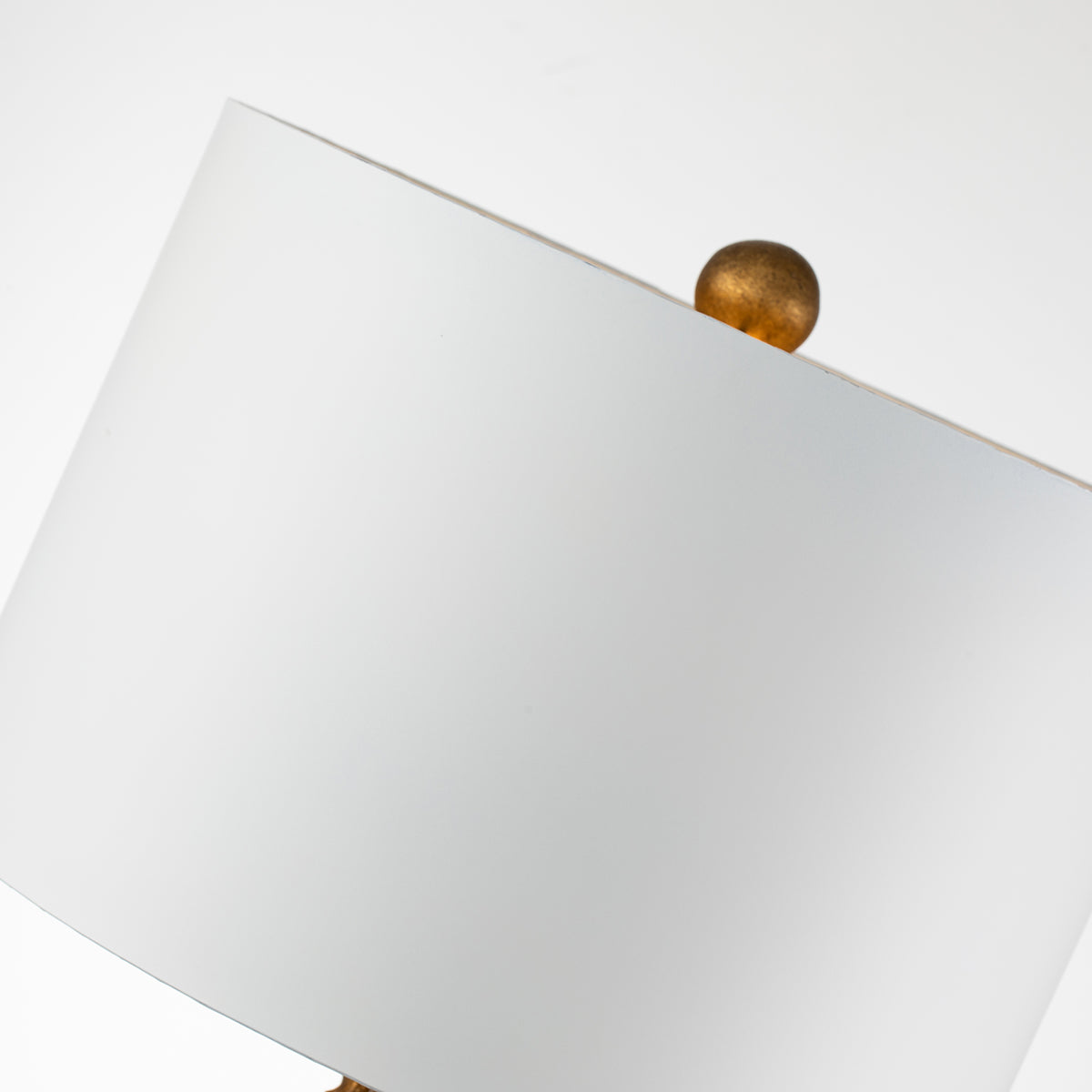 Gilded Nola Neo White stolní lampa zlatá patka 15"