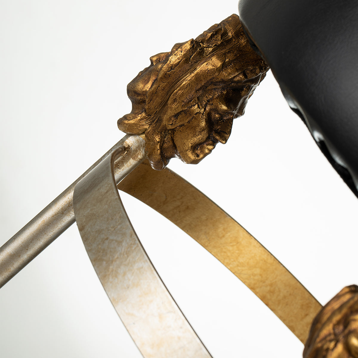 Gilded Nola Armory Short barová židle černá 66 cm