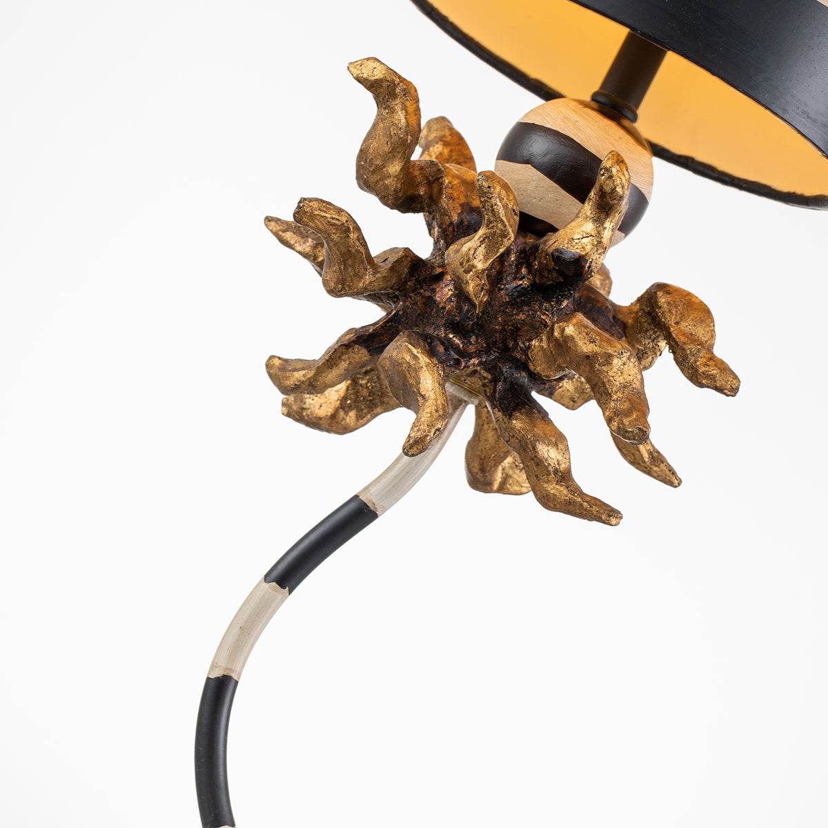 Gilded Nola Dominique stolní lampa černobílý pruh 25"