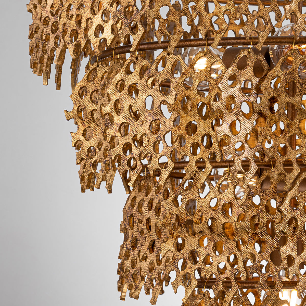 Gilded Nola Coral Luxe 4 Tier závěsný lustr zlatý