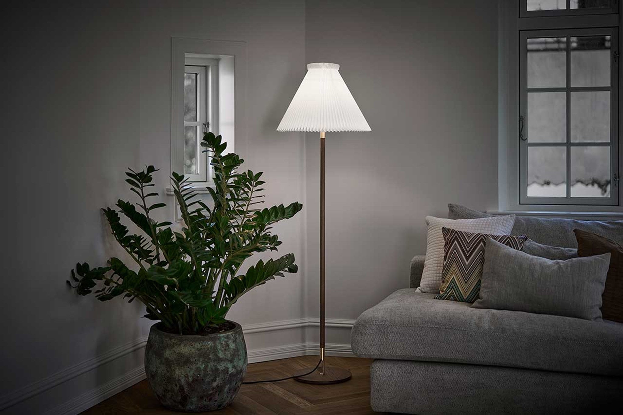 Le Klint 328 LK 80 stojací lampa světlý dub 35 cm