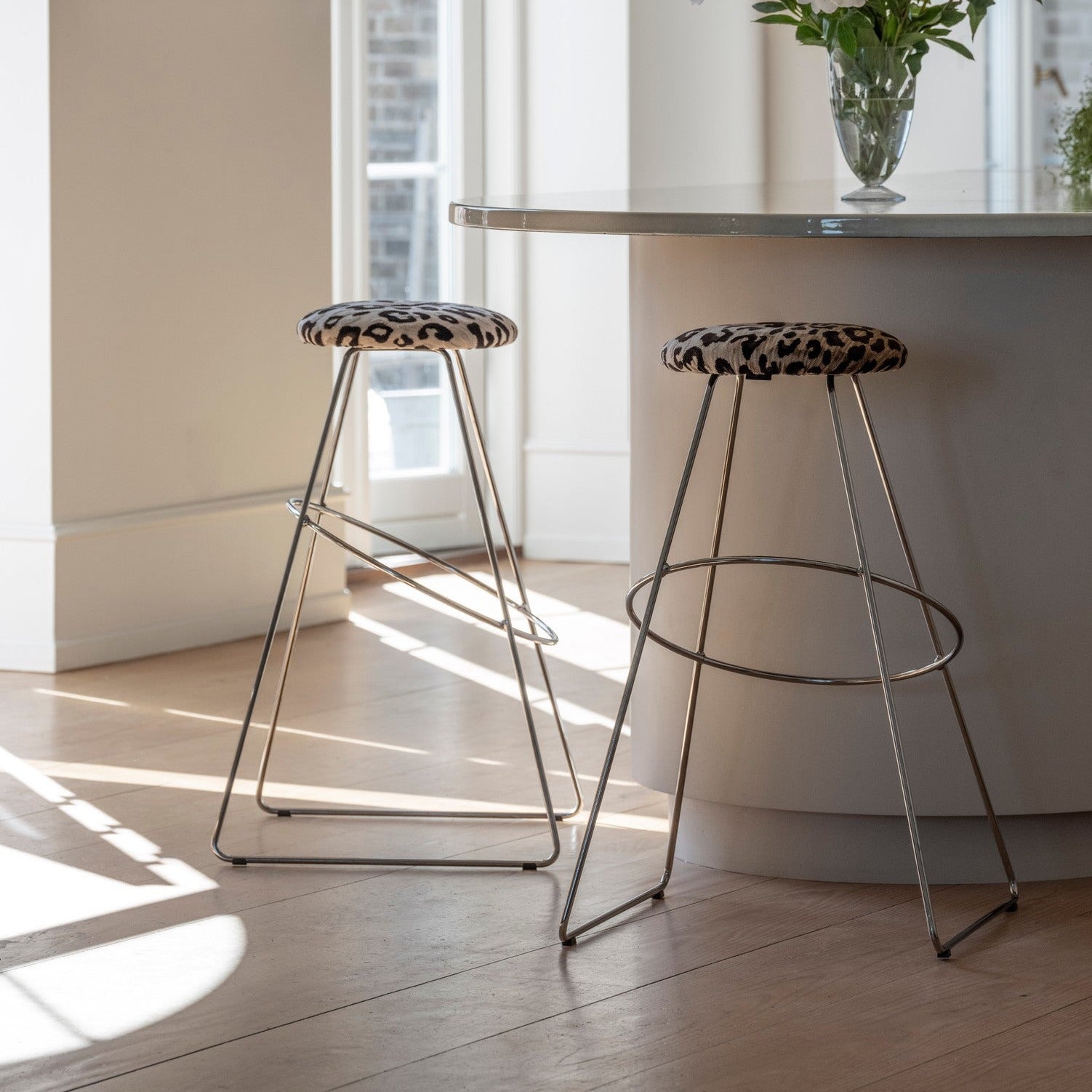 DESIGN BY US Clown Barstool barová stolička s kruhovou opěrkou
