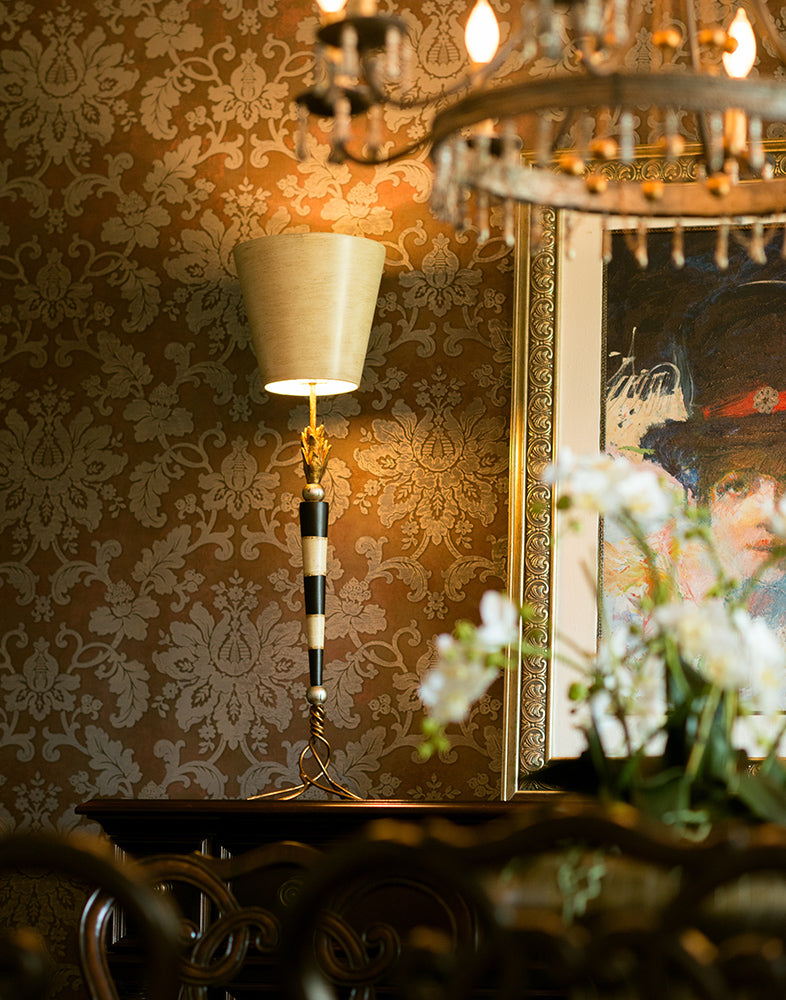 Gilded Nola Flambeau stolní lampa designová
