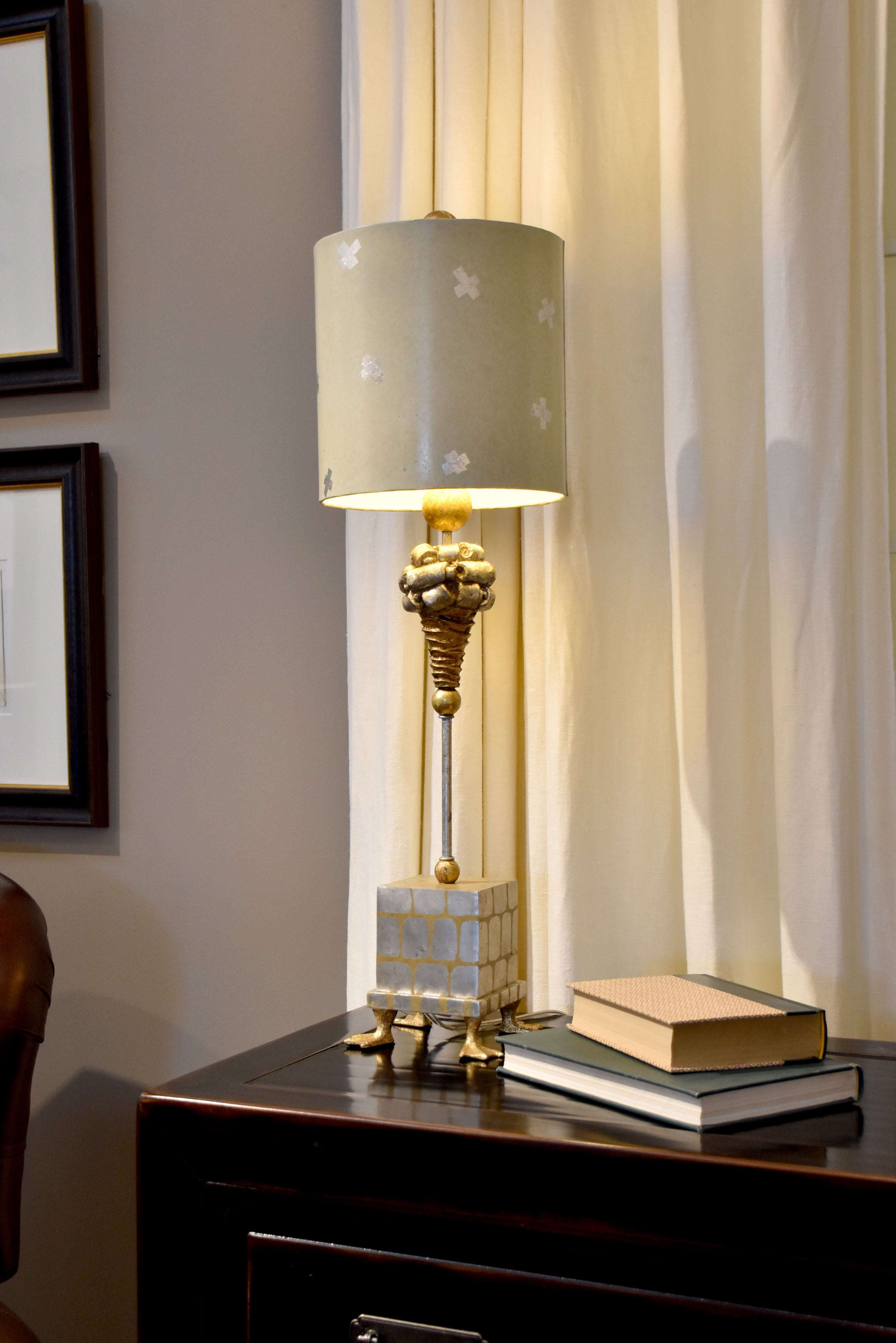 Gilded Nola Pompadour X stolní lampa stříbrno-zlatá
