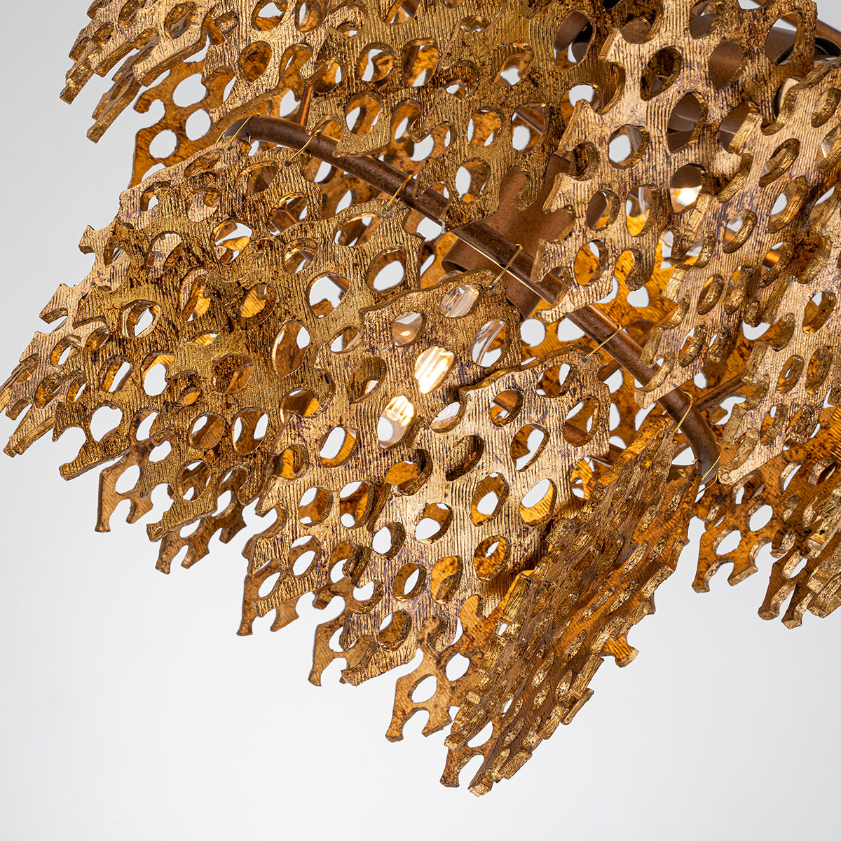Gilded Nola Coral lustr zlatý 3 patra korál