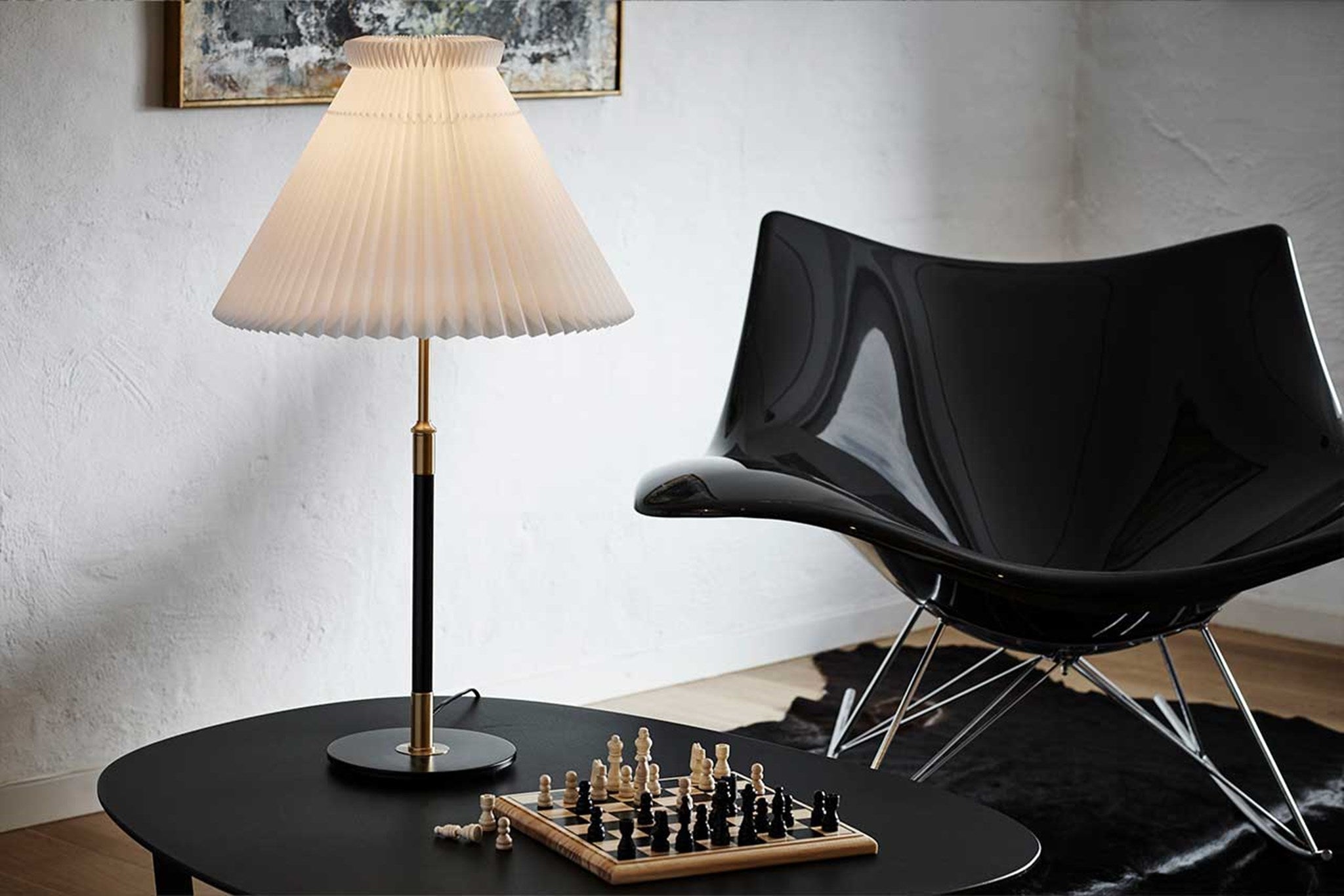 Le Klint 352 stolní lampa mosazná nastavitelná