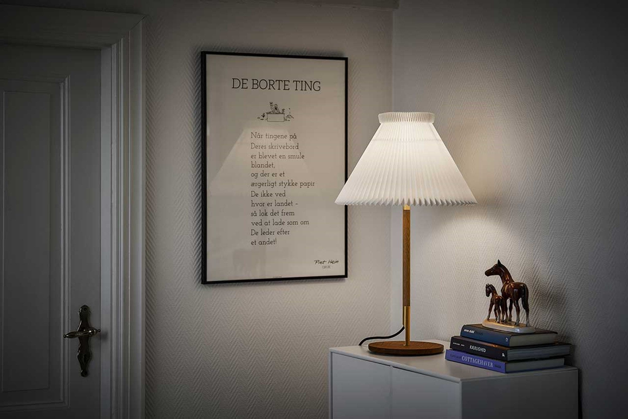 LE KLINT 328 LK 80 stolní lampa kouřový dub